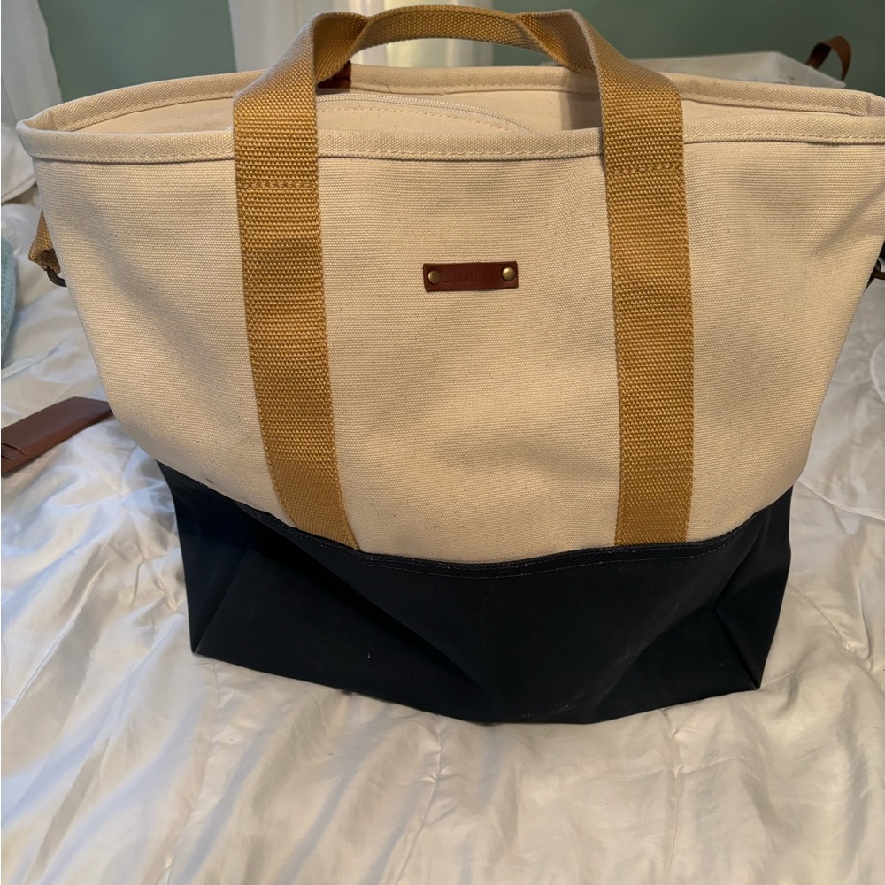 LL.Bean nor’easter tote bag, regular size. Classic navy, cream, canyon khaki.